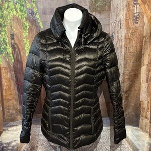 a.n.a Women's Glossy Black/Green Packable Down Jacket